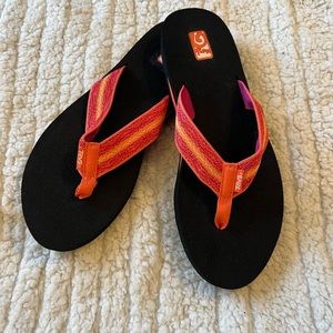 Teva women’s flip flops- Sz 9
